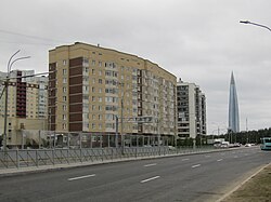 Шуваловский проспект. Вид от пересечения с Богатырский проспектом
