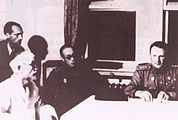 第5軍の降伏式に参加した曺晩植（左）と竹下義晴中将（中央）、及びイワン・チスチャコフ大将（1945年8月）