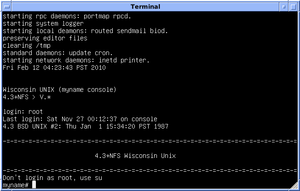 Captura de pantalla del inicio del sistema e inicio de sesión del emulación VAX UWisc en 4.3 BSD UNIX de la Universidad de Wisconsin alrededor de 1987.