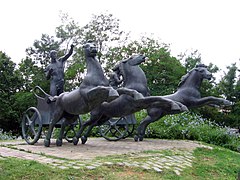 Aurigas olímpicos (1929), de Pablo Gargallo (copia nel parque de Can Dragó).