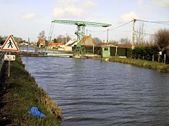 Un pont-levis sur le canal.