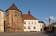 Stadhuis - býv. komenda Řádu německých rytířů, kerk: s kostelem sv. Kateřiny