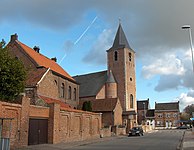 Erwetegem-dorp met Sint-Pieters-Bandenkerk en voormalige pastorij.