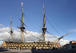 Le HMS Victory de profil, les différentes batteries de canons sont ici bien visibles.