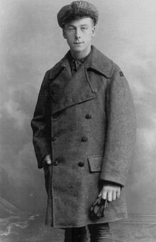 http://upload.wikimedia.org/wikipedia/commons/thumb/f/f0/Henry_Allingham_in_1916.jpg/220px-Henry_Allingham_in_1916.jpg