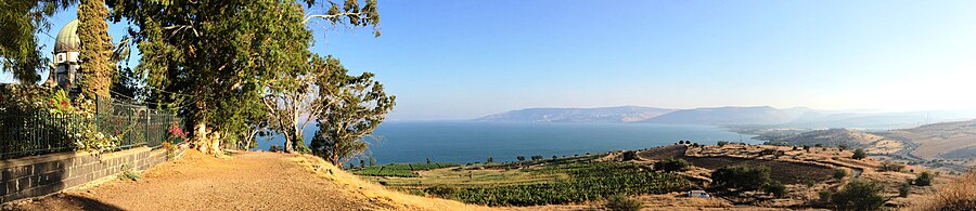 Panoramski pogled na Tiberijadsko jezero s Gore Blaženstava