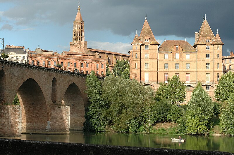 File:Le pont vieux de Montauban.jpg