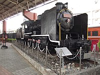 苗栗鉄道文物展示館で静態保存される台湾鉄路管理局CT152（旧501）号機、2014年