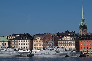 HMS Kullen och HMS Koster vid Skeppsbron i Stockholm.