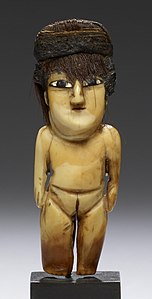 Figurină feminină a culturii nazca din aproximativ 200 î.e.n. - 500 e.n., expusă la Walters Art Museum din Baltimore, SUA