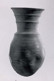 Gobelet de type « Palace Ware ». Nimroud, VIIIe – VIIe siècle av. J.-C. Metropolitan Museum of Art.