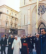Paus Johannes Paulus II en Vinko Puljić tijdens het bezoek van de paus aan de kathedraal in 1997.