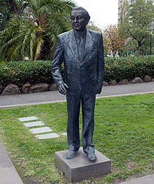 Rupert Hamer's statue at 1 Treasury Place Rupert "Dick" Hamer Statue, Treasury Place, Melbourne Australia.jpg