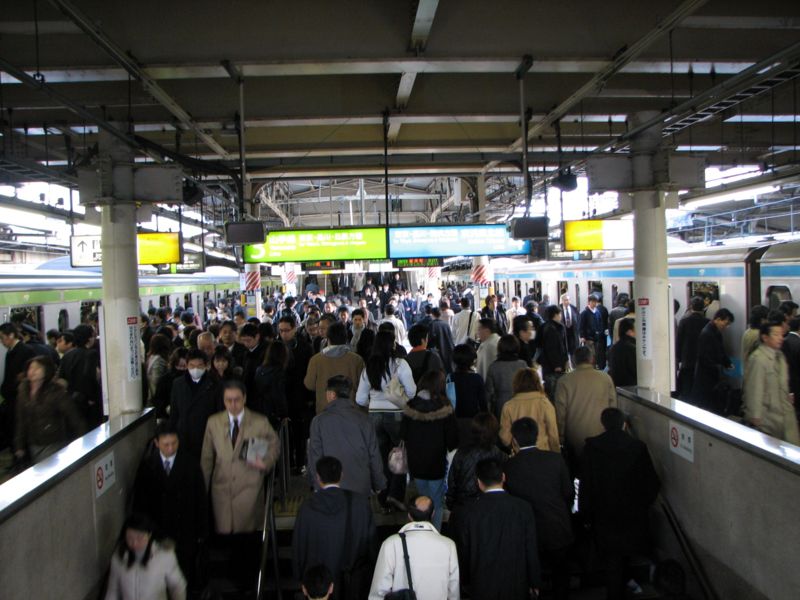http://upload.wikimedia.org/wikipedia/commons/thumb/f/f0/Rush_hour_at_Ueno_01.JPG/800px-Rush_hour_at_Ueno_01.JPG