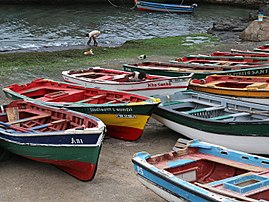 Bateaux de pêche à Ponta do Sol, sur l'île Santo Antão (Cap-Vert). (définition réelle 2 816 × 2 112)