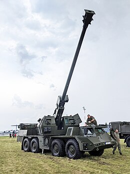 155 mm kanónová húfnica Zuzana 2 Slovenskej armády na statickej ukážke na Medzinárodnom leteckom festivale, letecká základňa Malacky, september 2022.
