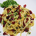 Spaghetti aglio, olio e peperoncino (16284859030) .jpg