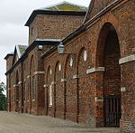 Конюшни и каретный двор примерно в 20 метрах к юго-востоку от Burton Constable Hall