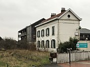 Het voormalig stationsgebouw van Zuydcoote, in 2017 een apotheek