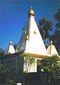 ヨーゴーダ・サットサンガの寺院