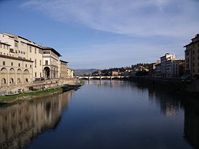 Uitsig van die Arno vanaf die Ponte Vecchio