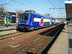 La rame 248A en livrée Transilien bleu marine à berlingots en gare de Chaville - Vélizy.