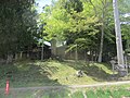 諏訪神社前宮拝所（供養塔は下ると左側）