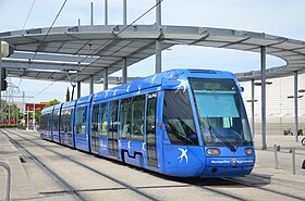 Tram Alstom Citadis 401 a l'estacion Plaça de França.