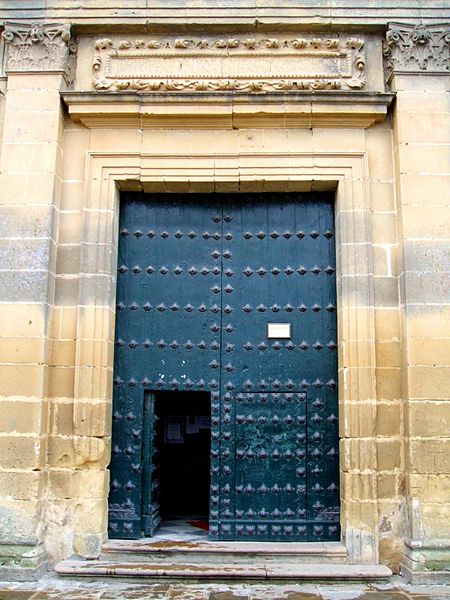 File:Baeza - Catedral, exteriores 21.jpg