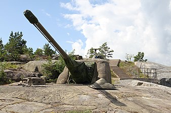 Surviving Bofors 105 mm L/54 turret, here shown from the front