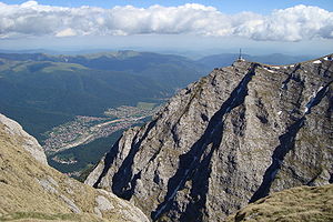 English: Caraiman Cross on Bucegi mountaintop....