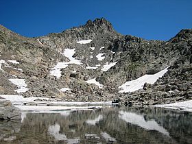 Vue de la cime et du lac de l'Agnel.