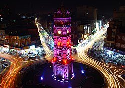 מגדל השעון בפייסלאבאד בלילה