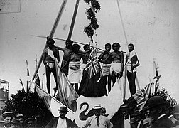 Aborigines tijdens de opening van het spoorwegstation in 1896