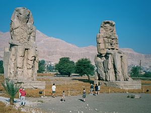 Egypt.ColossiMemnon.03.jpg