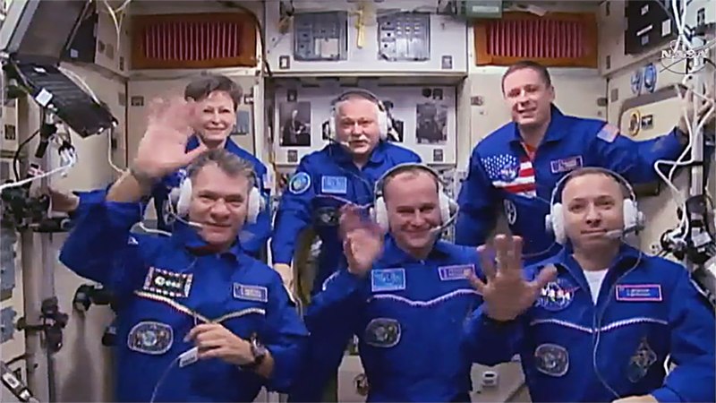 File:Expedition 52 welcoming ceremony.jpg