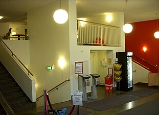 Entréhallen i november 2009