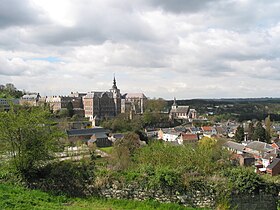 Vue sur l'ancienne abbaye et le village de Floreffe