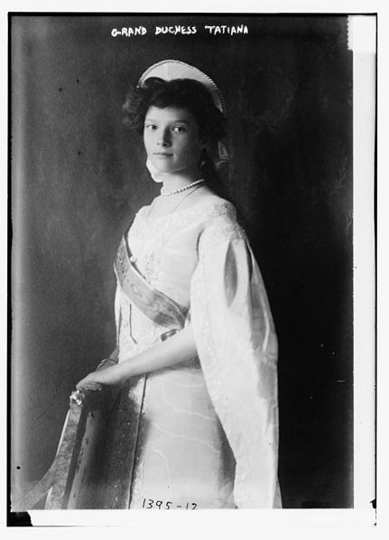 ТАТЬЯНА НИКОЛАЕВНА РОМАНОВА 431px-Grand_Duchess_Tatiana_in_court_dress_1910