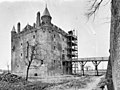 Le bâtiment principal pendant la restauration après le bombardement