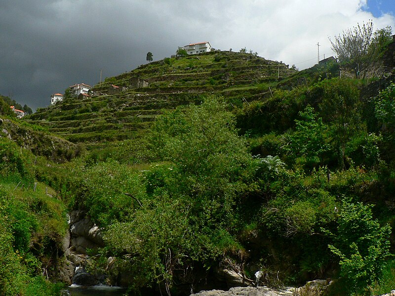 Image:Loriga - vista das ribeiras.JPG