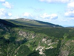 Luční hora und Luční bouda von der Schneekoppe aus