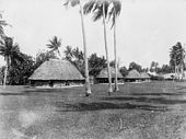 Arquitetura de Samoa, casas tradicionais (fale) em Mulinu'u, circa 1900.