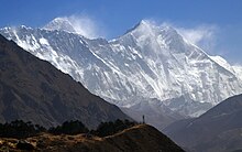 Mount Everest in the upper left (March 2018) Nepal 2018-03-27 (40012222680).jpg