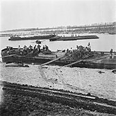 Closing the breach at the Nolledijk in Vlissingen, October 1945