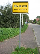 Gelbes Ortseingangsschild von Ottenbüttel mit dem passenden Text und dem Zusatz Kreis Steinburg