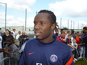 Peguy Luyindula au Camp des Loges (2011).jpg