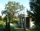 Alter Friedhof mit drei Gruftbauten (Andrae/Schmettow, Glette, Gründer), Grabdenkmal Giesel sowie Grabstätten der Familien Rehn und Rosengarten