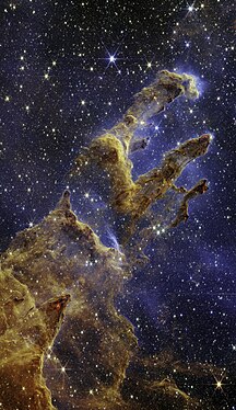 „Young stars form in 'The Pillars of Creation' as seen by the James Webb Space Telescope’s near-infrared camera“ von NASA, ESA, CSA, STScI; image processing by Joseph DePasquale (STScI), Anton M. Koekemoer (STScI), Alyssa Pagan, Public Domain