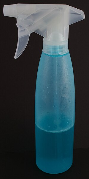 English: A spray bottle.
